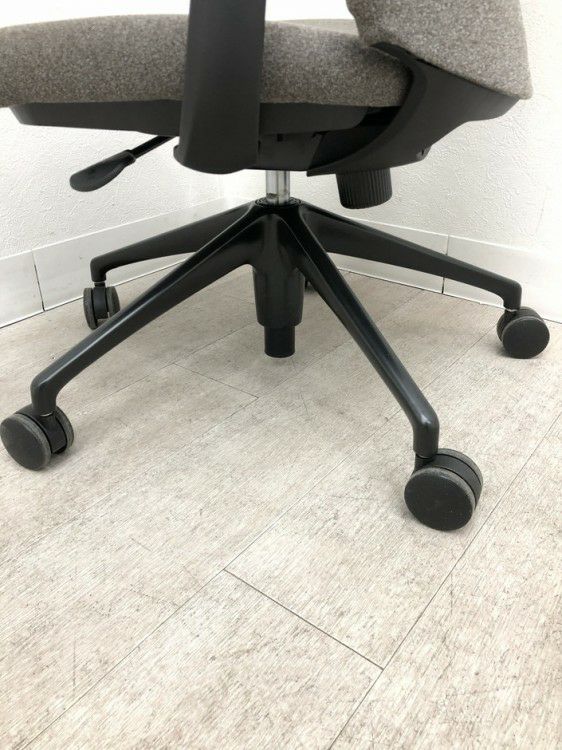 オカムラ固定肘付ライブスエントリーチェア 商品画像13