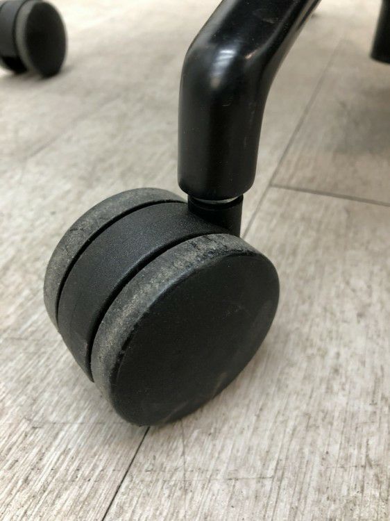 オカムラ固定肘付ライブスエントリーチェア 商品画像14