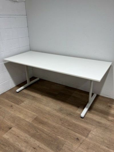 ウチダ（内田洋行）ST-1000シリーズ ミーティングテーブル 商品画像1