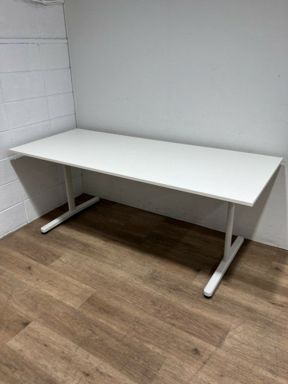 ウチダ（内田洋行）ST-1000シリーズ ミーティングテーブル 商品画像1