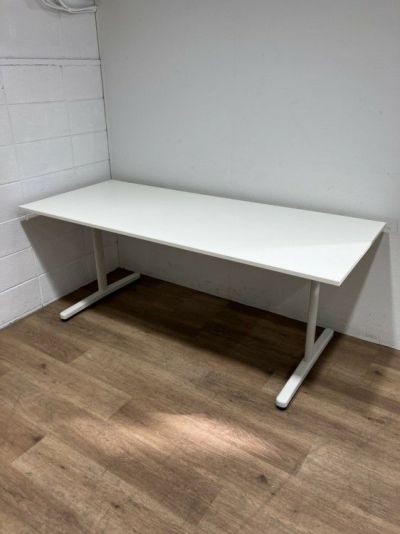 ウチダ（内田洋行）ST-1000シリーズ ミーティングテーブル 商品画像1