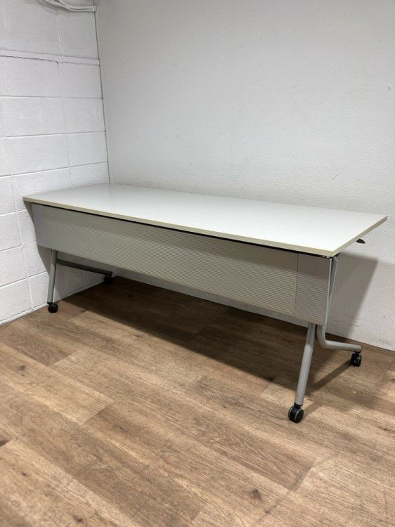 オカムラ1800平行スタックテーブル 商品画像1