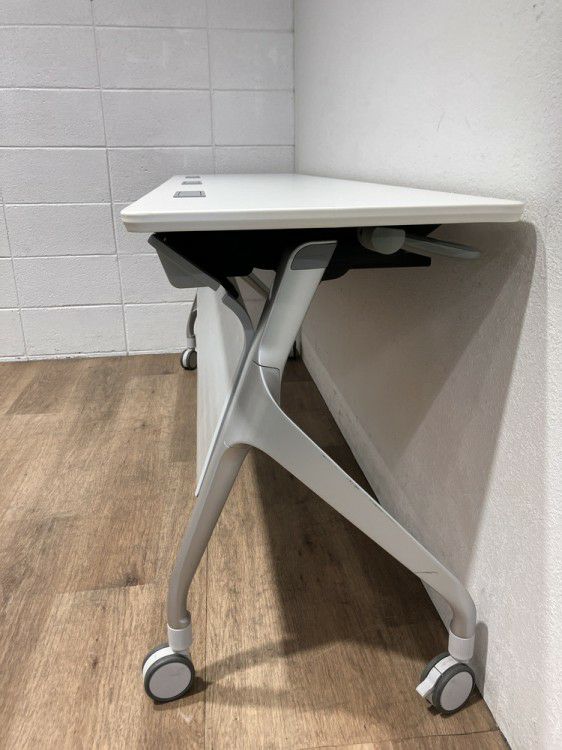 コクヨエピファイ(EPIPHY)シリーズ 1800平行スタックテーブル 商品画像4