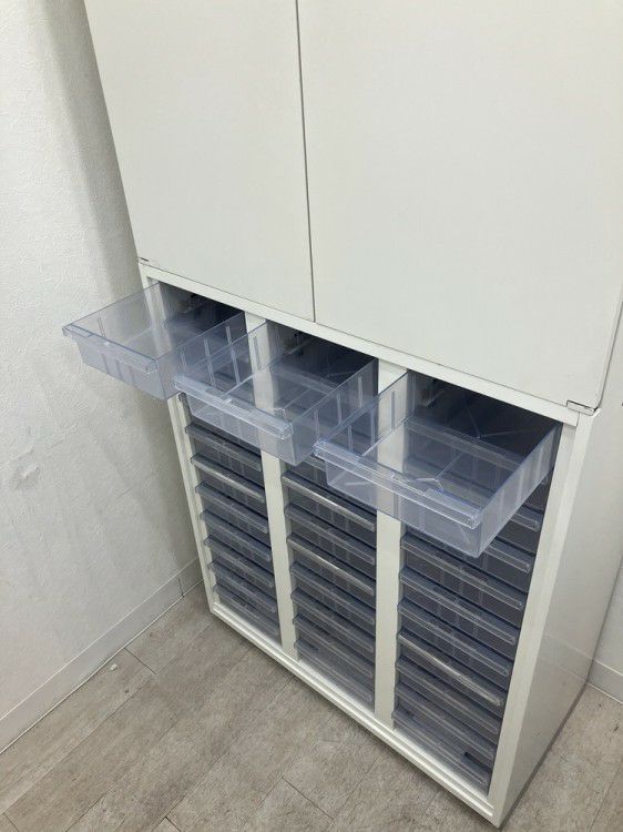 プラスLX-5(エルエックス-ファイブ)シリーズ 両開きクリアトレー上下書庫 商品画像11