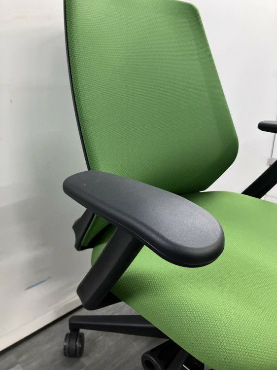 ウチダ（内田洋行）ニンバスチェア 固定肘付ニンバスチェア 商品画像6