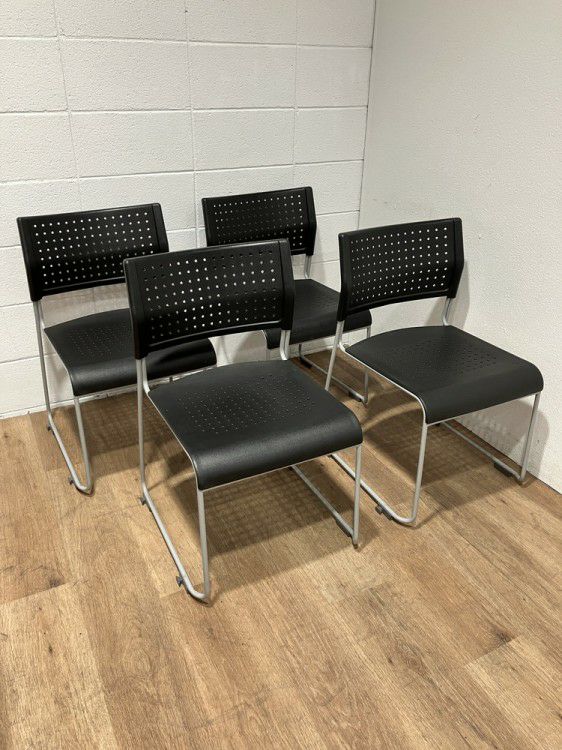 アイリスチトセ スタッキングチェア4脚セット | 無限堂ネットショップ