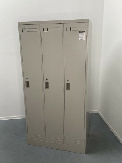 コクヨLKシリーズ　（コクヨ） 3人用ロッカー 商品画像1