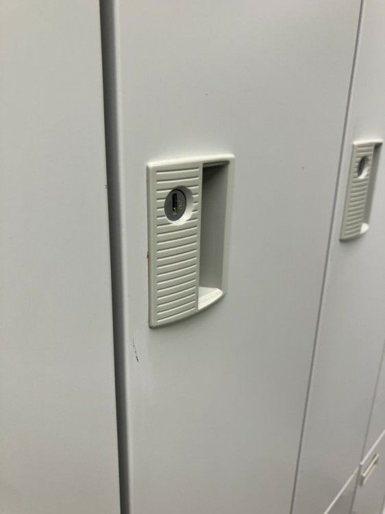 オカムラFZタイプシリーズ 8人用ロッカー 商品画像8