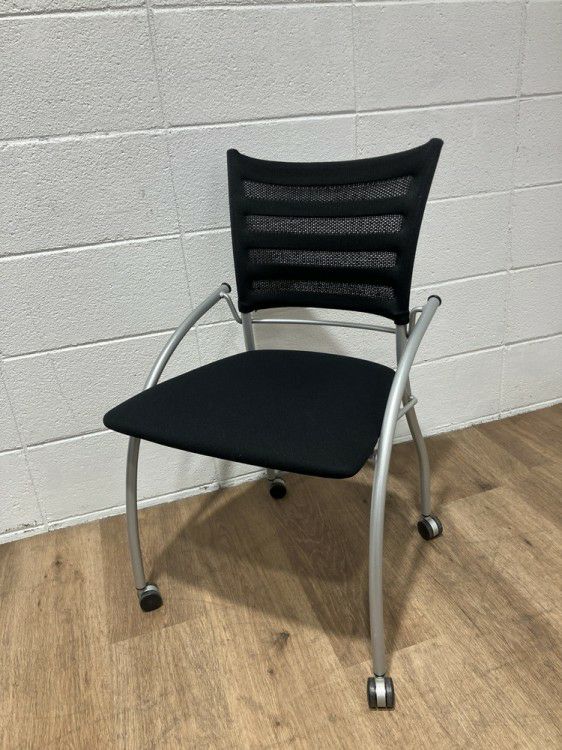 イトーキプリエ2シリーズ ネスティングチェア4脚セット 商品画像2