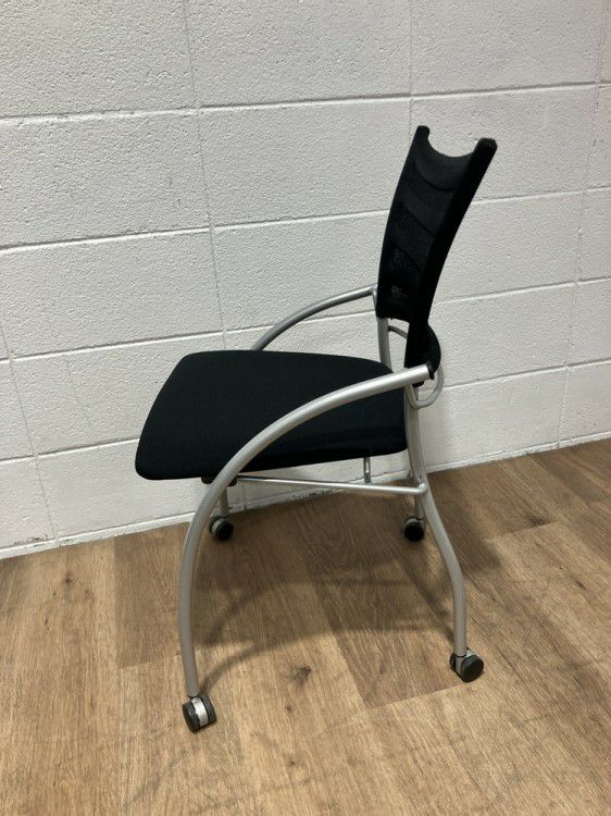 イトーキプリエ2シリーズ ネスティングチェア4脚セット 商品画像3