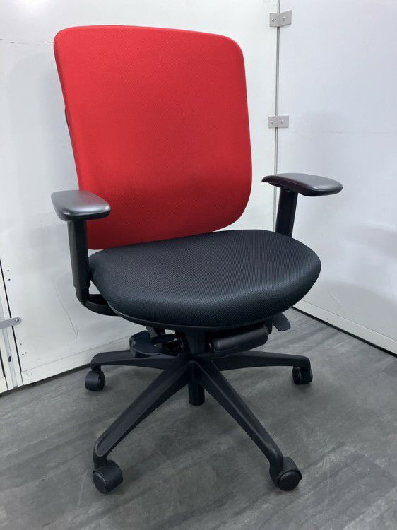 INABA/イナバyera(イエラ)チェア 可動肘付イエラチェア 商品画像1