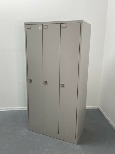 イトーキL型ロッカーシリーズ 3人用ロッカー 商品画像1