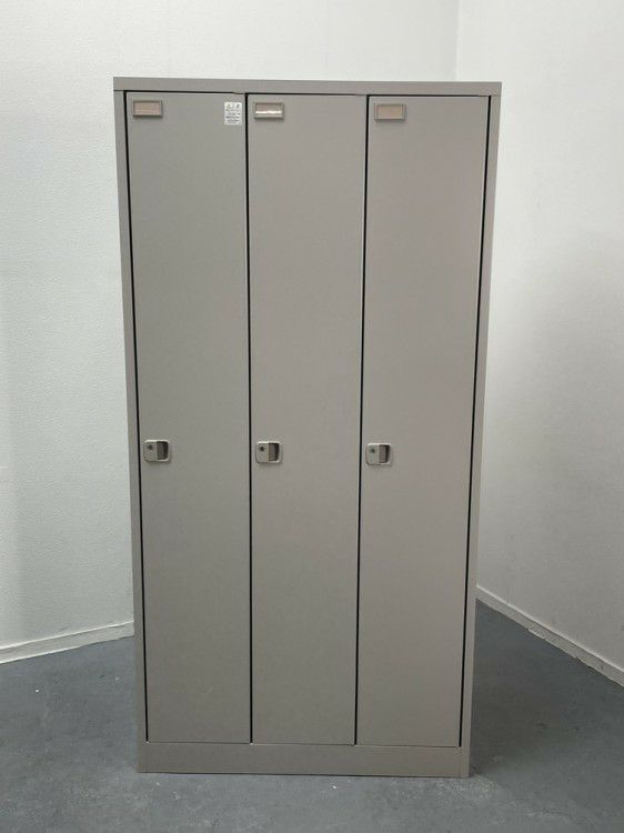 イトーキL型ロッカーシリーズ 3人用ロッカー 商品画像2
