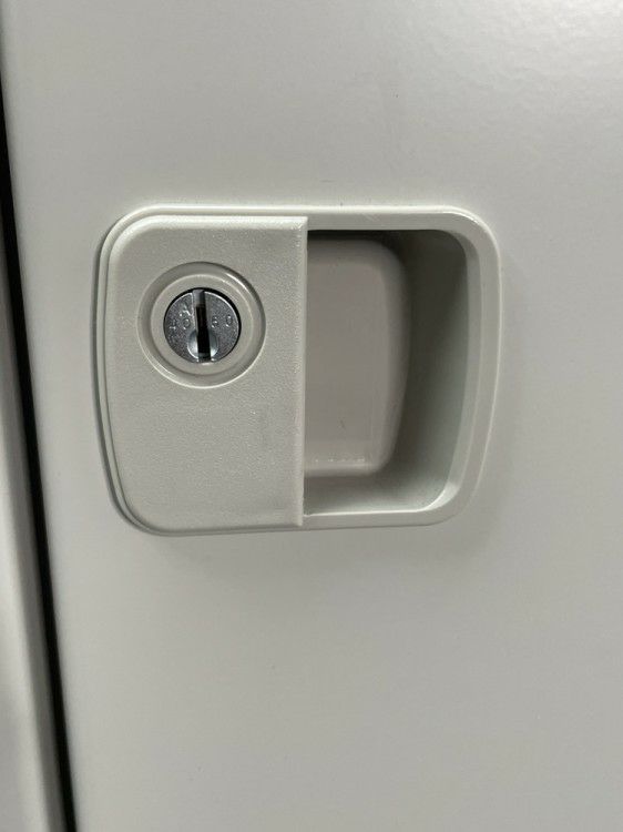 イトーキL型ロッカーシリーズ 3人用ロッカー 商品画像6