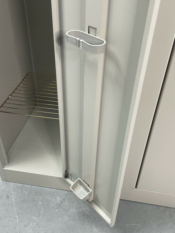 イトーキL型ロッカーシリーズ 3人用ロッカー 商品画像11