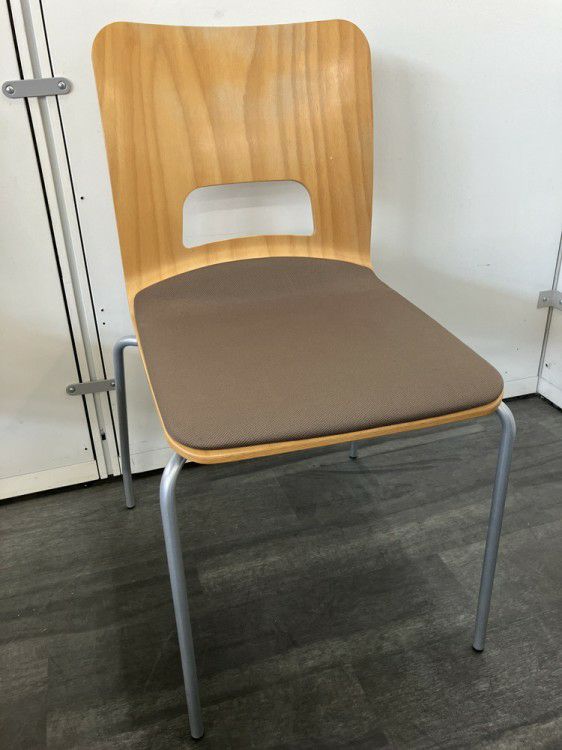 アイチ Miloシリーズ 折りたたみパイプイス | 無限堂ネットショップ