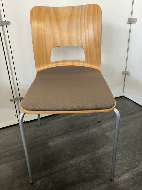 イトーキオルノ（orno）シリーズ スタッキングチェア 商品画像2