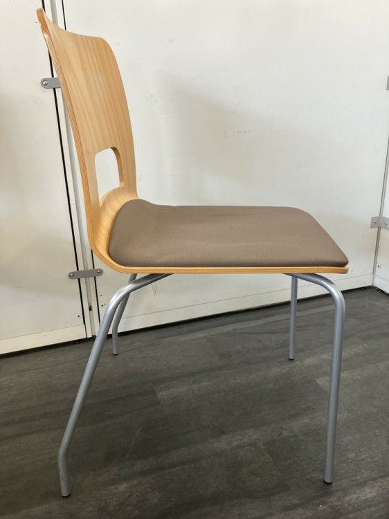 イトーキオルノ（orno）シリーズ スタッキングチェア 商品画像3