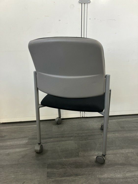 イトーキLKシリーズ スタッキングチェア4脚セット 商品画像3