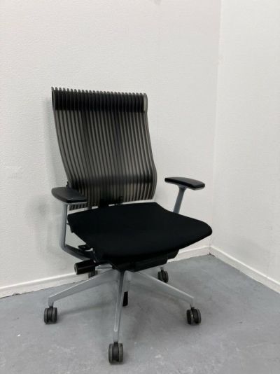 イトーキ 固定肘付スピーナチェア KE-715GV | 無限堂ネットショップ