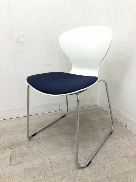 オカムラ9370シリーズ スタッキングチェア 商品画像1