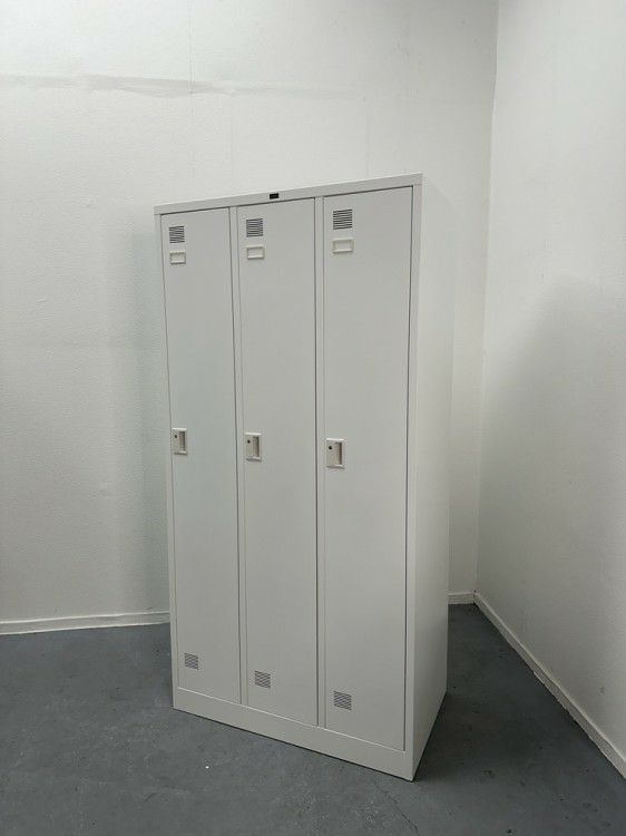 ウチダ（内田洋行）NSシリーズ 3人用ロッカー 商品画像1