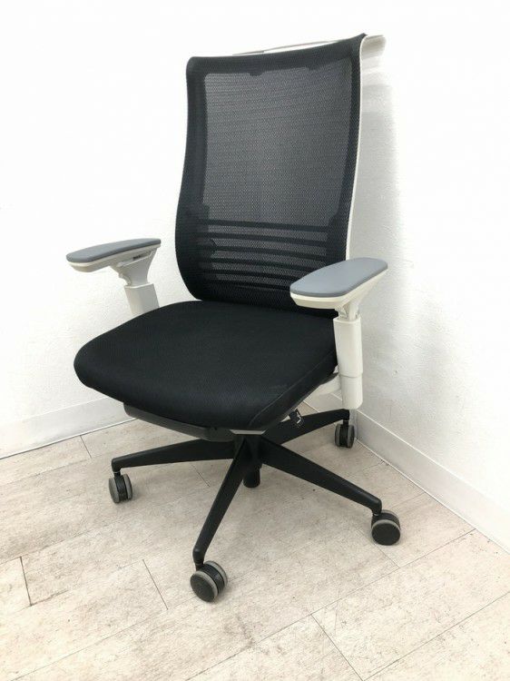 プラスBezel(ベゼル)チェア 可動肘付ベゼルチェア 商品画像1