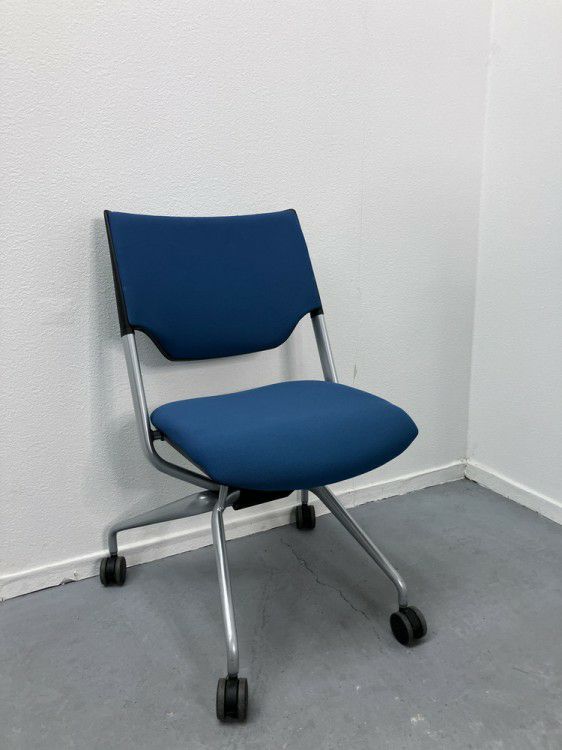 イトーキレクシブチェア 商品画像1