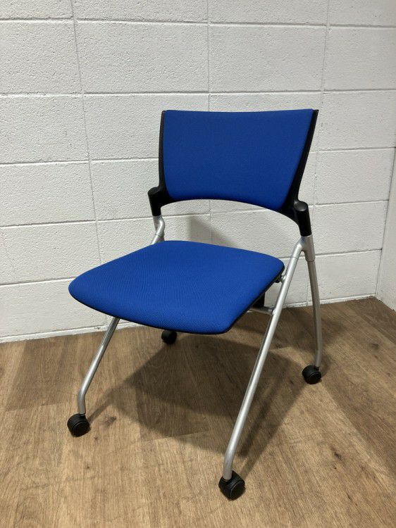 イトーキマノス(MANOSS)シリーズ ネスティングチェア４脚セット 商品画像2