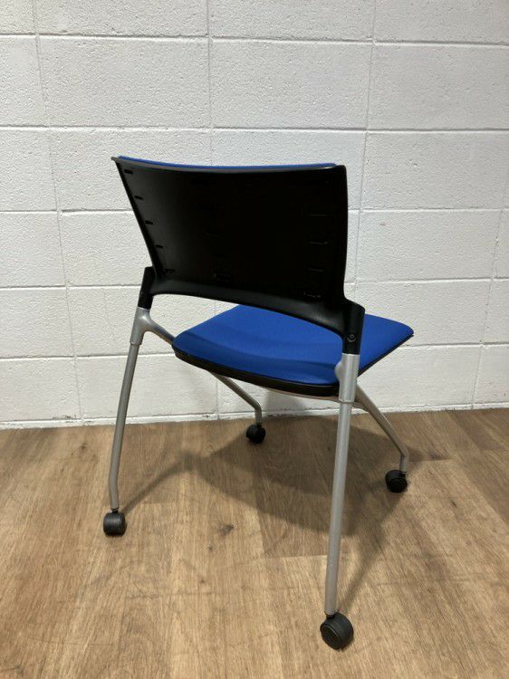 イトーキマノス(MANOSS)シリーズ ネスティングチェア４脚セット 商品画像4