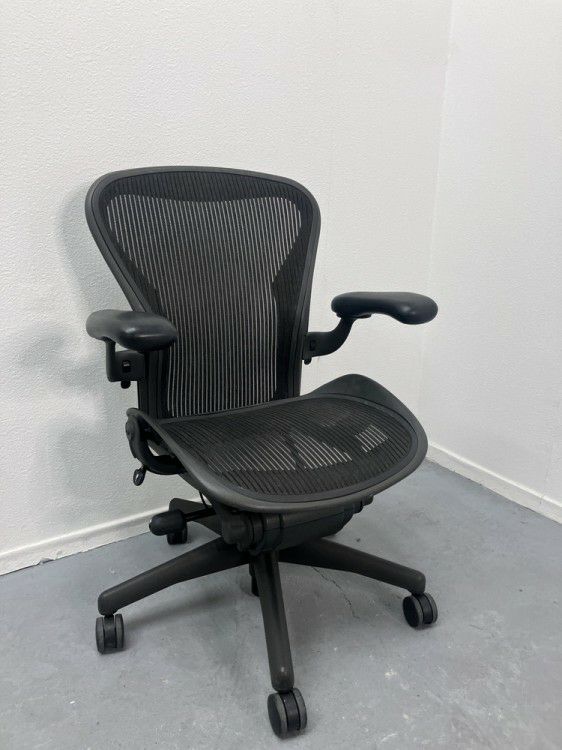 HermanMiller（ハーマンミラー）可動肘付アーロンチェア 商品画像1