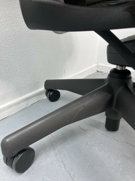 HermanMiller（ハーマンミラー）固定肘付アーロンチェア 商品画像10