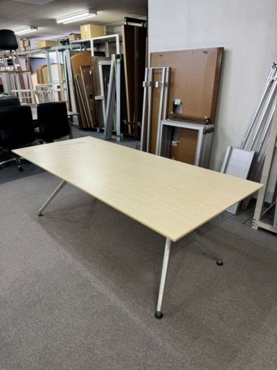 イトーキDDシリーズ ミーティングテーブル 商品画像1