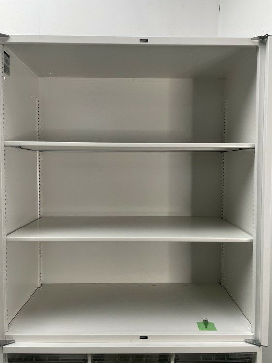 イトーキシンラインシリーズ 両開きクリアトレー上下書庫 商品画像9