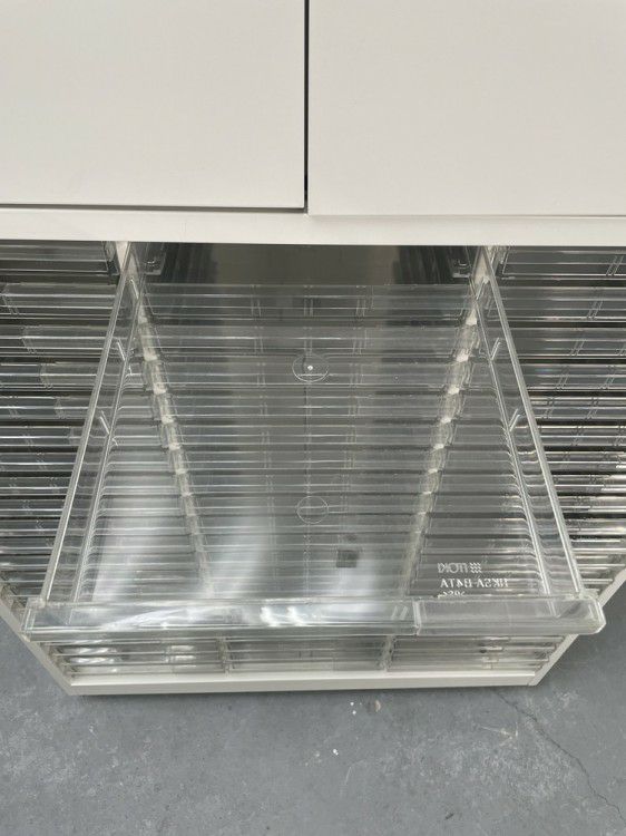 イトーキシンラインシリーズ 両開きクリアトレー上下書庫 商品画像11