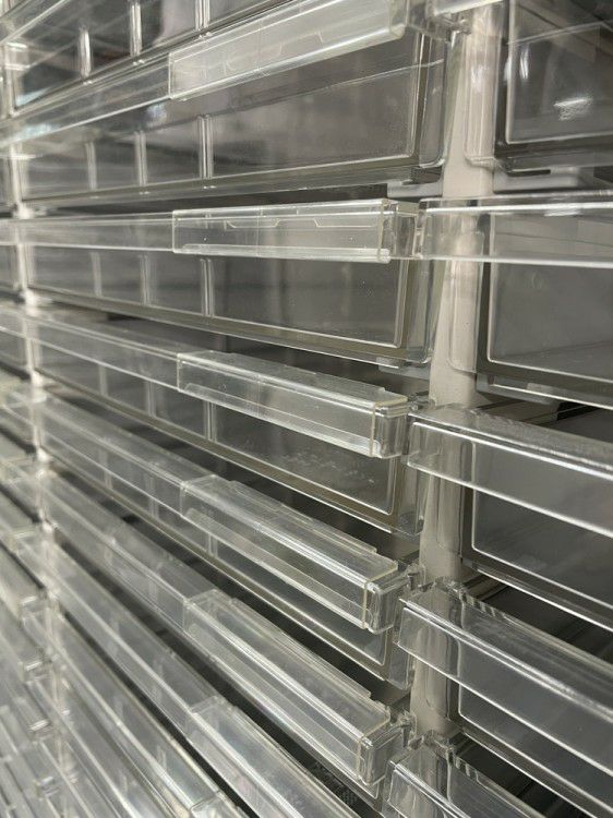 イトーキシンラインシリーズ 両開きクリアトレー上下書庫 商品画像12