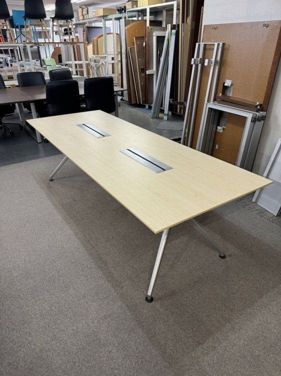 イトーキDDシリーズ ミーティングテーブル 商品画像1