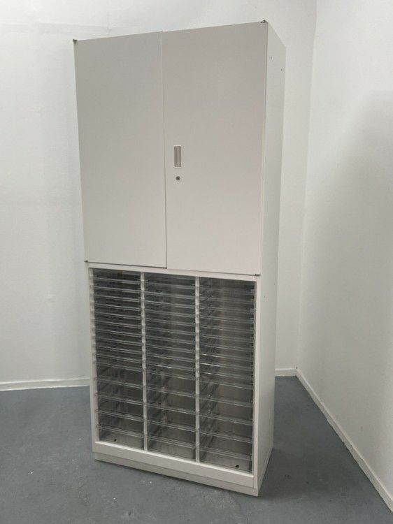 イトーキシンラインシリーズ 両開きクリアトレー上下書庫 商品画像1