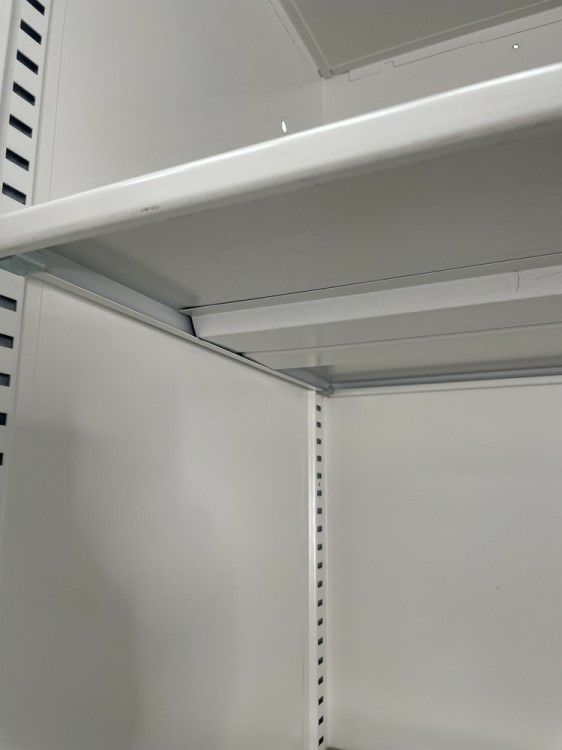 イトーキシンラインシリーズ 両開きクリアトレー上下書庫 商品画像10