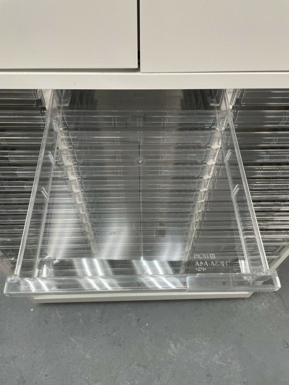 イトーキシンラインシリーズ 両開きクリアトレー上下書庫 商品画像11