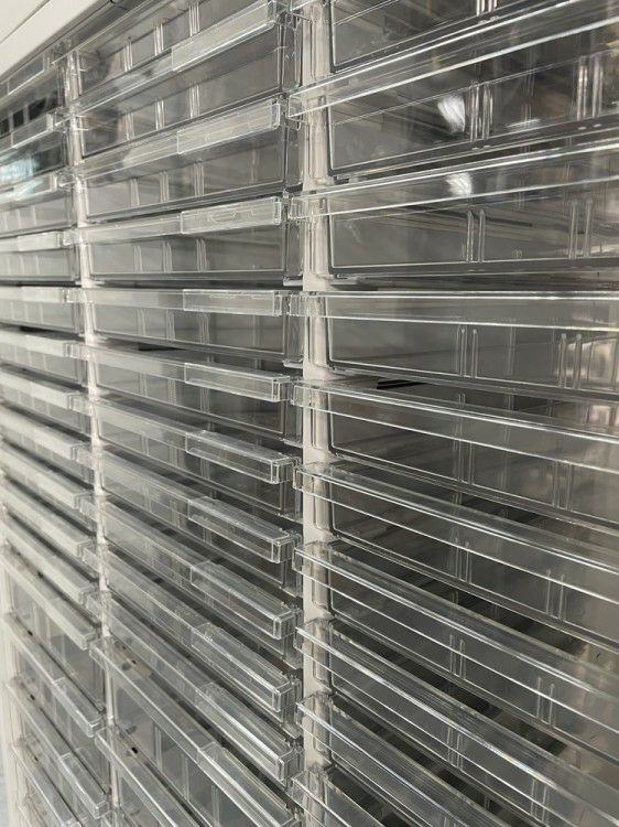 イトーキシンラインシリーズ 両開きクリアトレー上下書庫 商品画像13