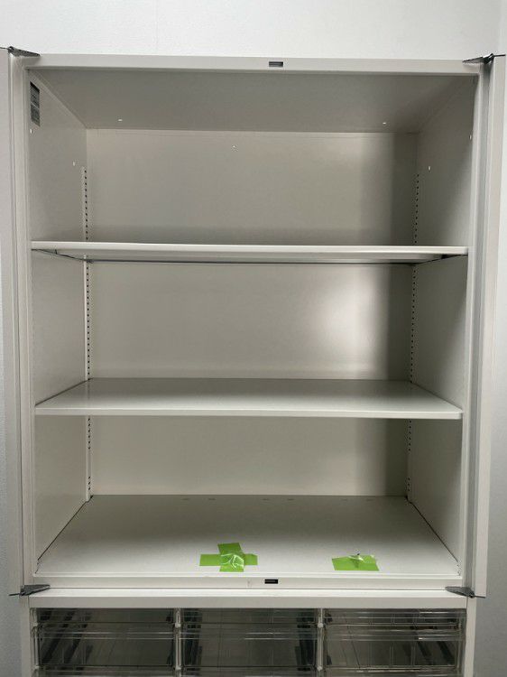 イトーキシンラインシリーズ 両開きクリアトレー上下書庫 商品画像9