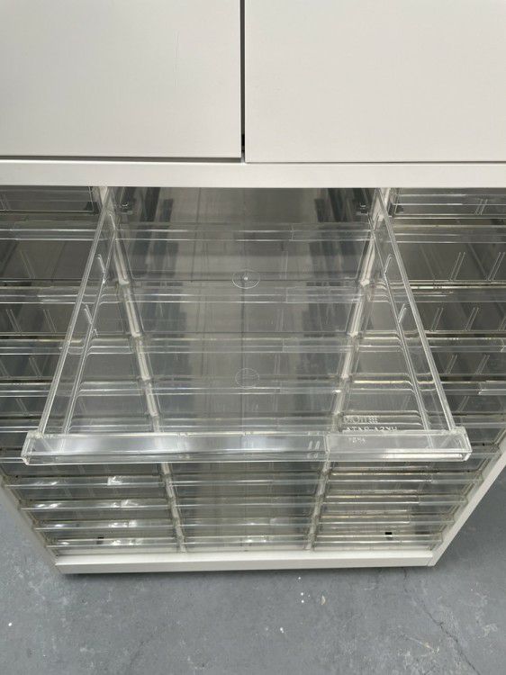 イトーキシンラインシリーズ 両開きクリアトレー上下書庫 商品画像11