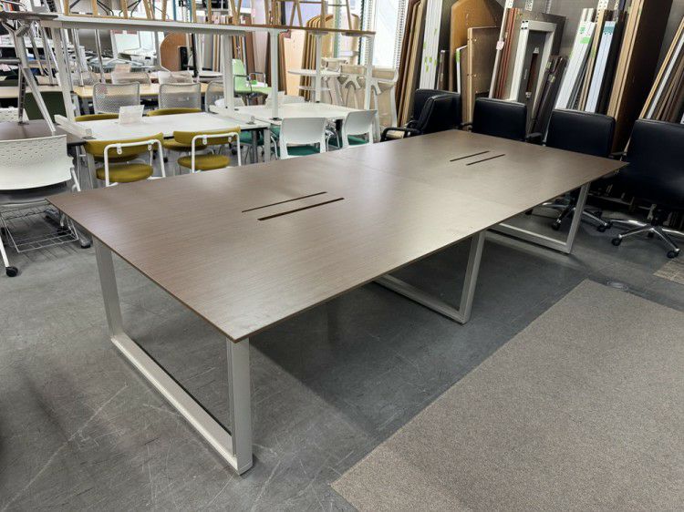 イトーキインフューズシリーズ 3200ミーティングテーブル 商品画像1