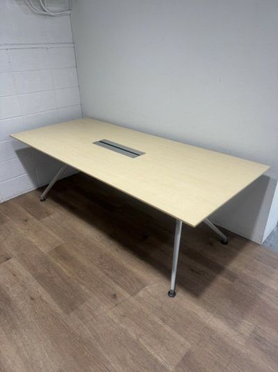 イトーキDDシリーズ ミーティングテーブル 商品画像1