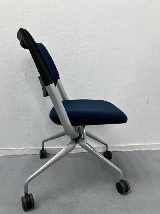 イトーキレクシブチェア 商品画像3