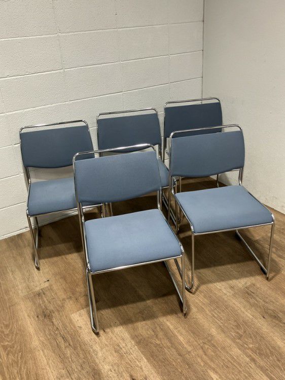 イトーキスタッキングチェア5脚セット 商品画像1