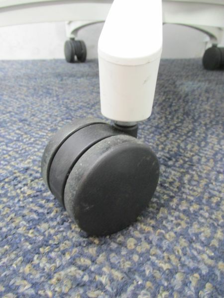 イトーキf(エフチェア)シリーズ 肘付きエフチェア 商品画像7