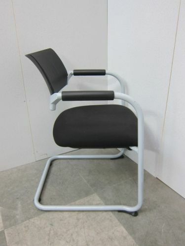 肘付きスタッキングチェア 商品画像7