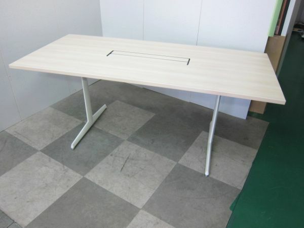 オカムラブレスタシリーズ 1750ミーティングテーブル 商品画像1